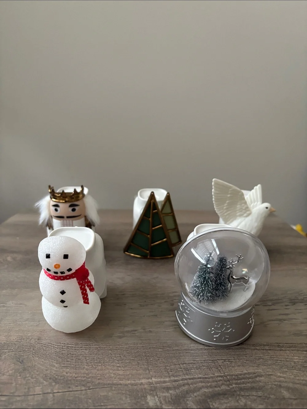 Lot of 5 Yankee Candle Christmas Holiday Winter Themed ScentPlug Diffusers